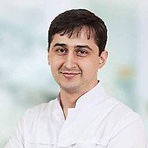 Врач Амиров Эльмар Амирович